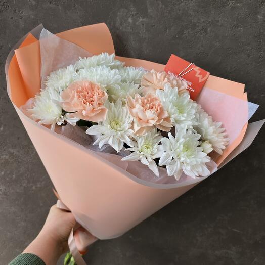 A delicate bouquet of persistent flowers