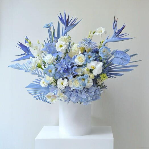 Mix  whites and cloour blue flowers in basket