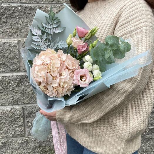 Bouquet "Air kiss" with hydrangea and eustoma