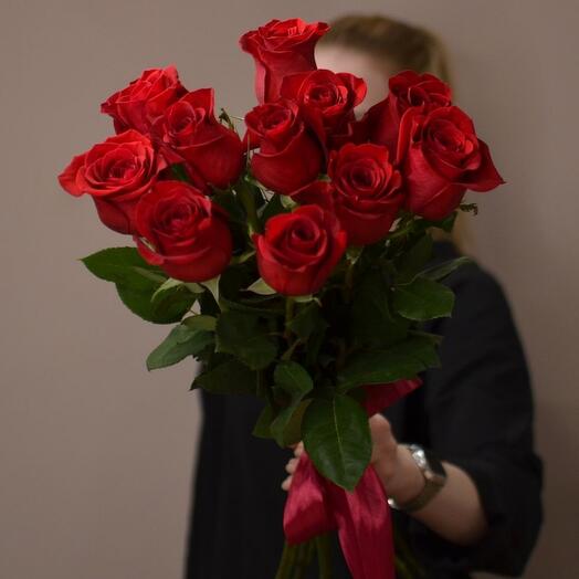 11 red roses under the ribbon