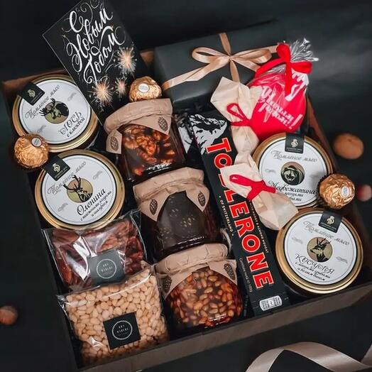 Подарочный набор bon marche spb с деликатесами из дичи для настоящих мужчин