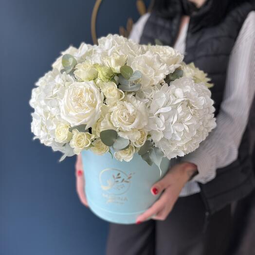 White hydrangea, roses, spry roses box