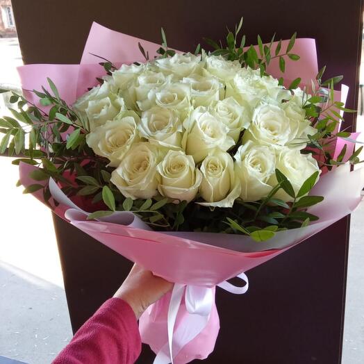 Ramo de 25 rosas blancas con pistacho