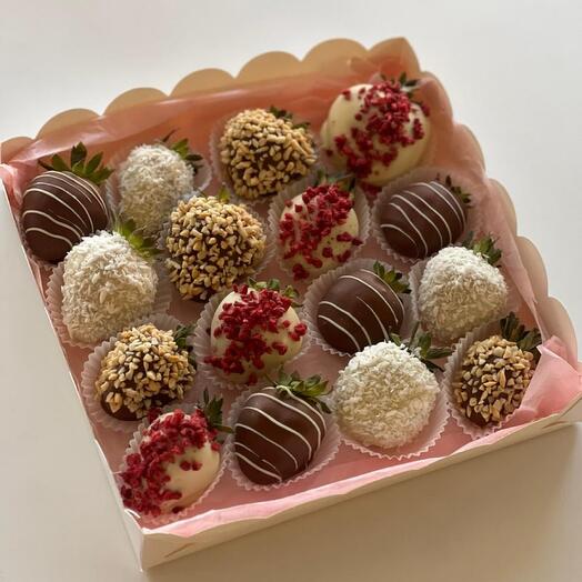 Клубника в шоколаде микс 16шт