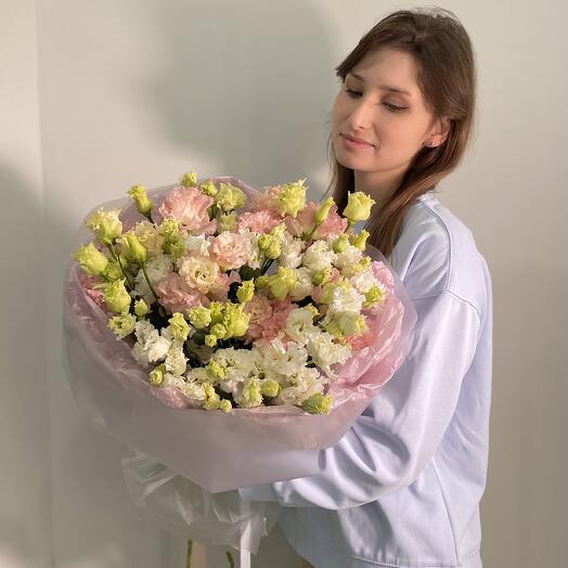 Моно из розовой и белой эустомы