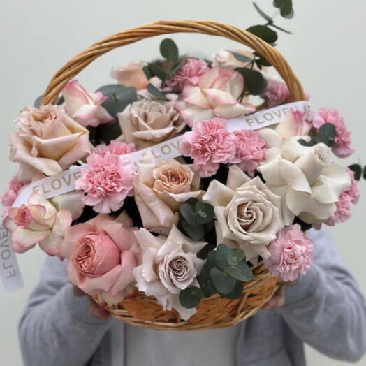 Pink roses and carnations