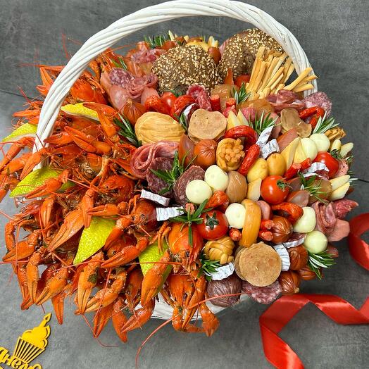 Корзина колбасно-сырная с раками