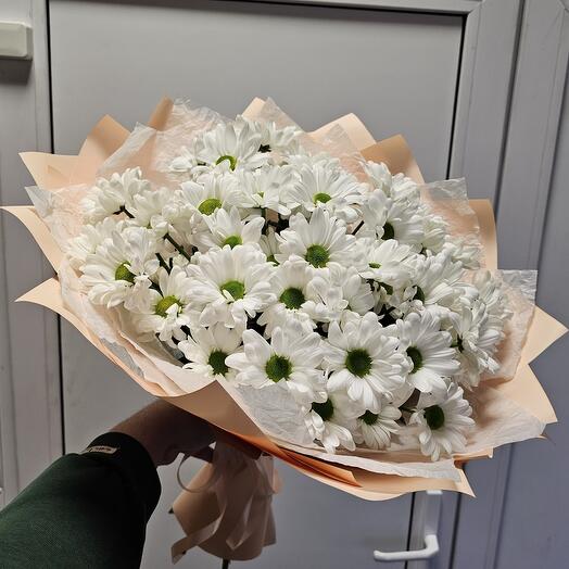 Букет из ромашки кустовая хризантема