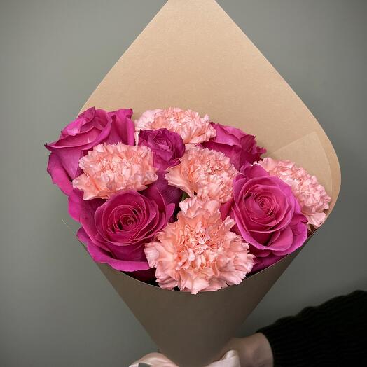 Pink Symphony | Bouquet of light pink carnations and raspberry Pink Floyd roses