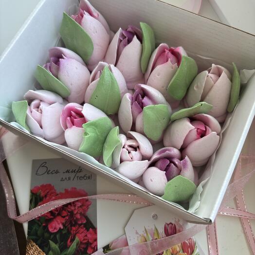 Tulipanes de malvavisco en una Caja