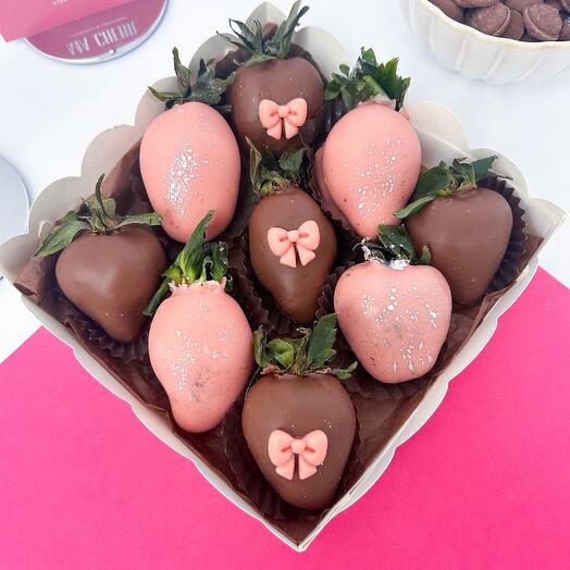 Клубника в шоколаде «Розовое мерцание» любимой девушке