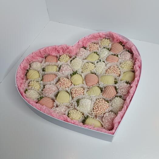 Chocolate-covered strawberry dessert "Gentle Love"