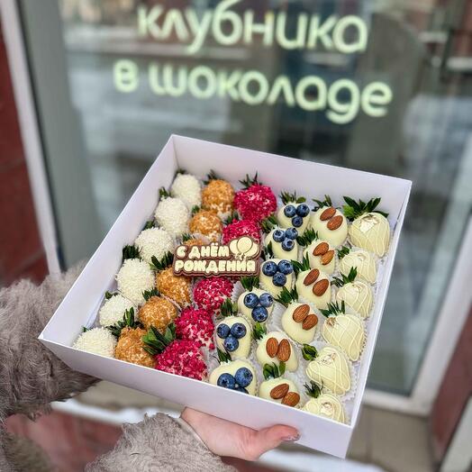 Клубника в шоколаде 36шт "С Днем Рождения"