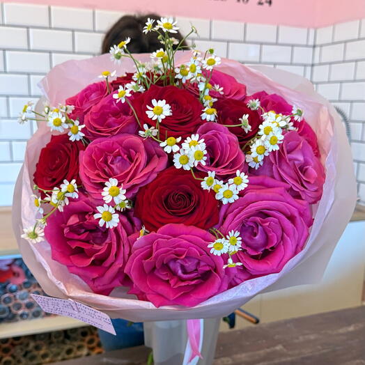 Buquê de rosas com camomila