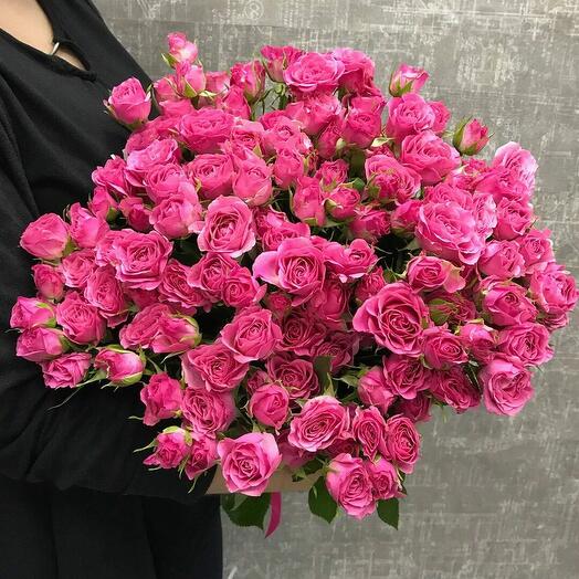 Шикарный букет из кустовых роз