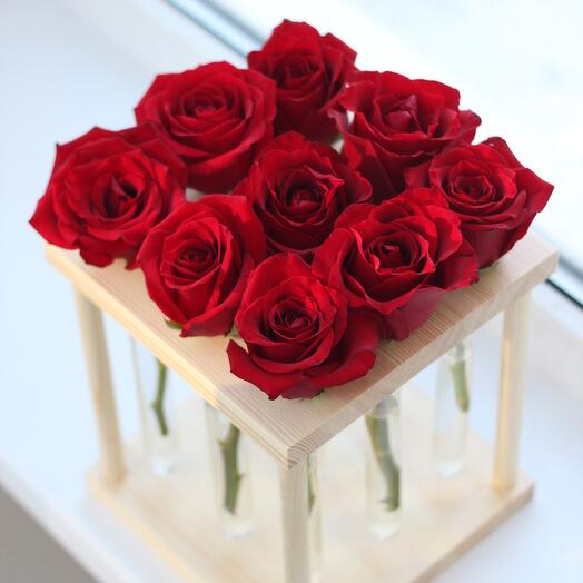 Композиция в ящике с колбами "Красные розы"