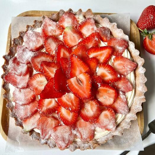 Tarta de fresa con natillas