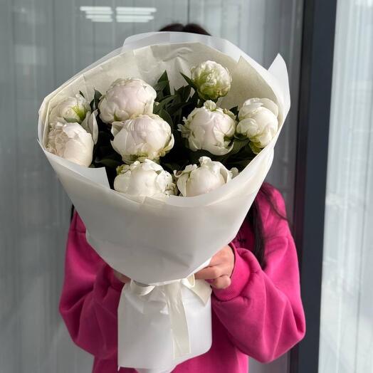 Bouquet of fragrant peonies