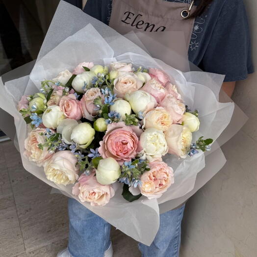 Peonias con rosas