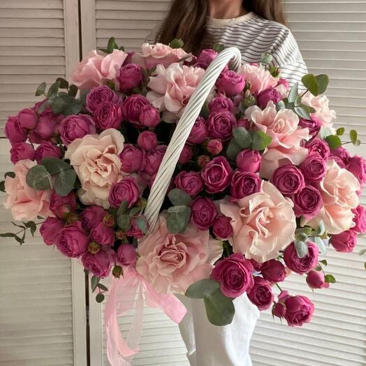 Basket with bushy peony-shaped roses and French roses