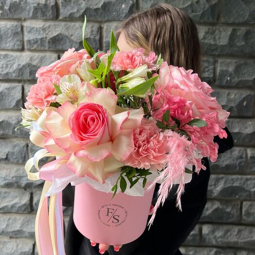 Нежная композиция в шляпной коробке🥰