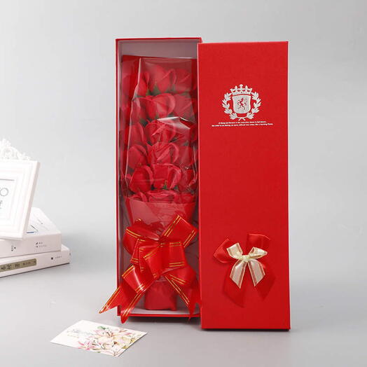 🌹🎀 Elegant Box of 18 Red Roses with Decorative Bow – A Classic Romantic Gift