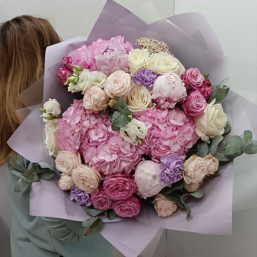 Букет пион, гортензия, эустома, озотамнус, роза, диантус