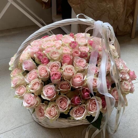 Basket with pink roses