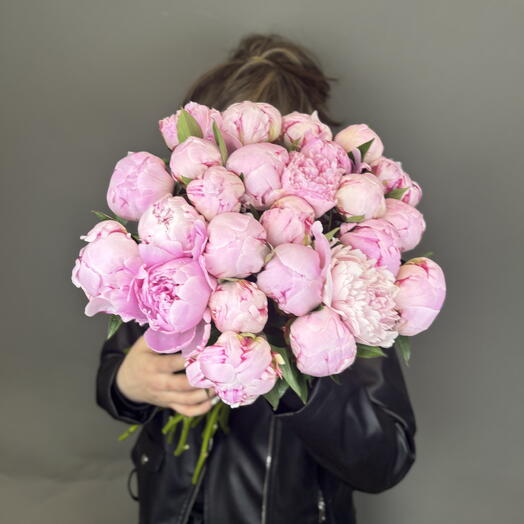 Букет шикарных и ароматных пионов Сара Бернар