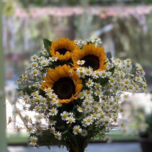 Bouquet of sunflowers and tanacetum