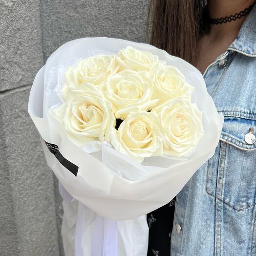 Моно букет в коробке: одноголовая роза Плая Бланка 7 шт