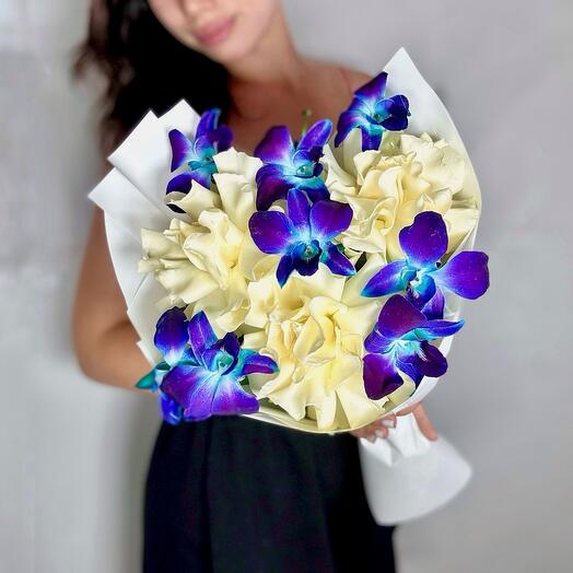 Букет из Орхидей Космос c французской розой