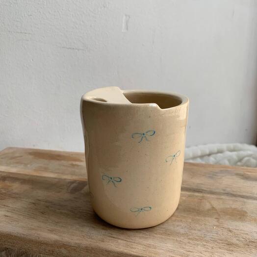 Кружка керамическая "Бантики" под трубочку