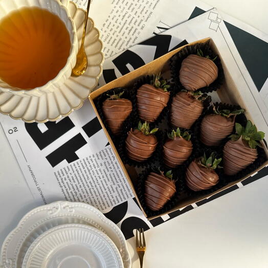 Набор клубники в шоколаде  «Полоски»