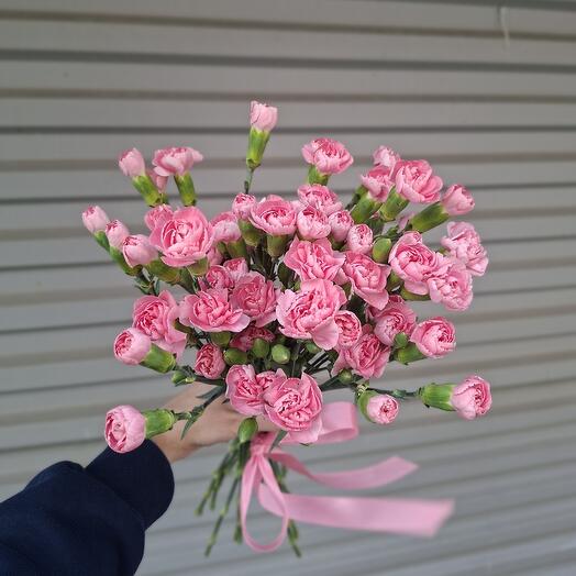 15 кустовых розовых гвоздик