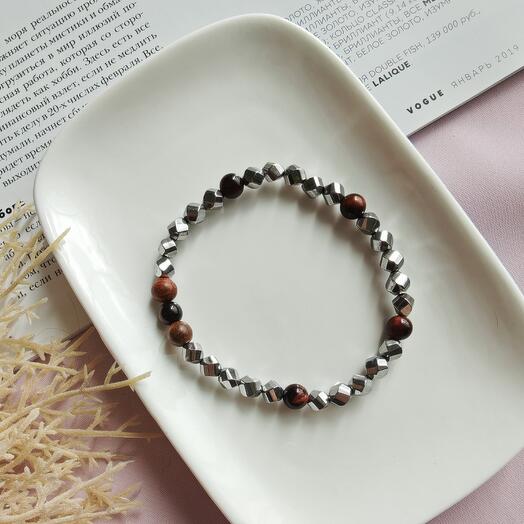 Браслет из гематита и бычьего глаза