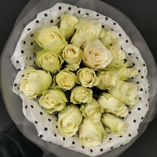 Букет с 21 белой кенийской розой