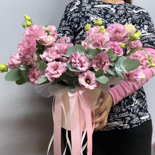 Композиция Эустома в шляпной коробке