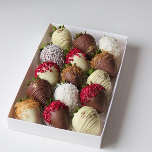 Клубника в шоколаде «Sweet Smile Box»