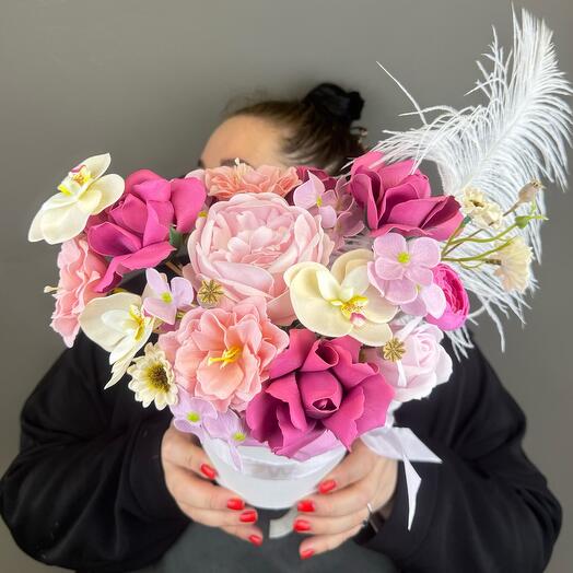 Композиция из мыльных цветов и сухоцветов «Фаленопсис»