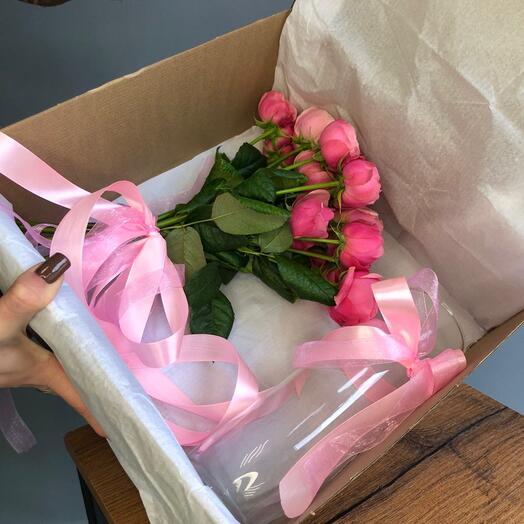 Цветы в коробке  с вазой