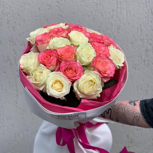 Розовые розы и белые розы микс 🌸