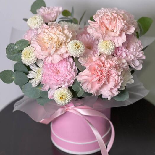 Композиция в шляпной коробке