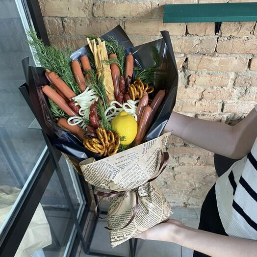 Мужской букет из колбас и сыра