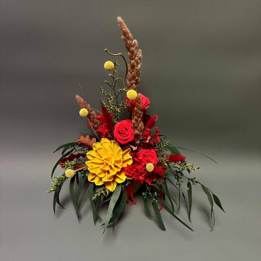 Настольная композиция из стабилизированных цветов