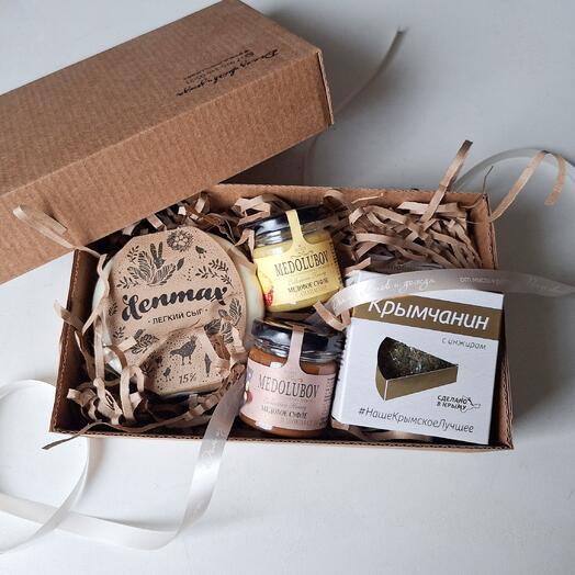 Сырно-медовый набор белое золото. Сыр и мед