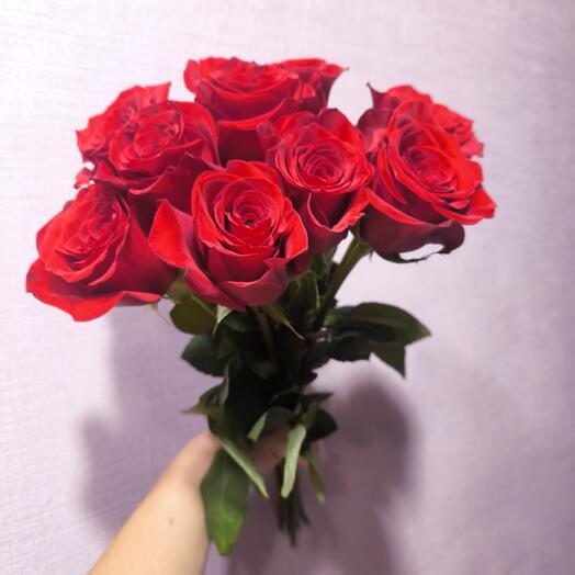 Красные розы 9 штук
