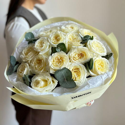 Букет "15 пионовидных роз Candlelight с эвкалиптом"