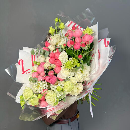 Премиальный букет с кустовыми розами, эустомой, орнитагалумом