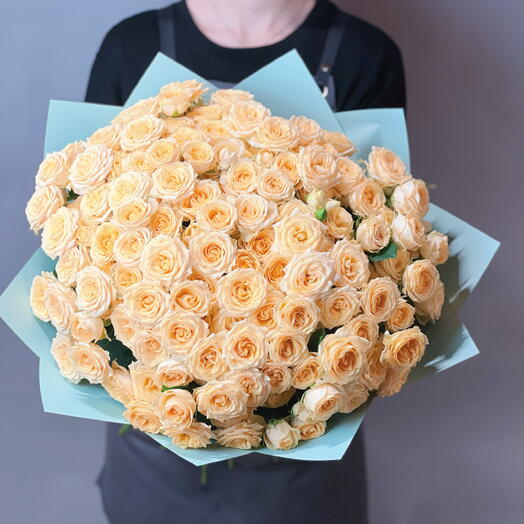 Букет из 35 кустовых роз